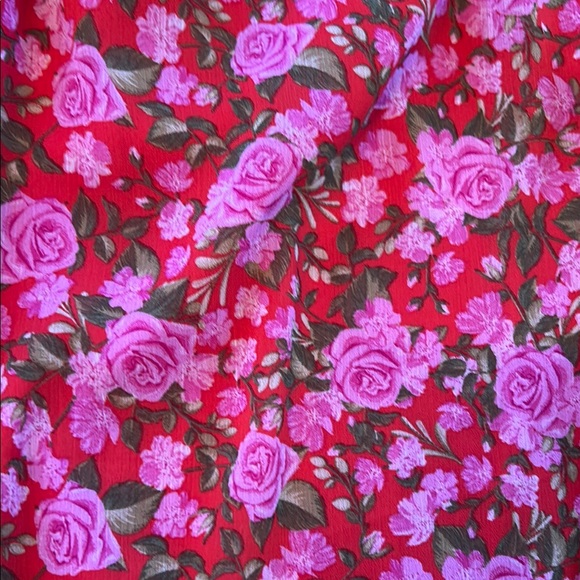 NWT CeCe Red and Pink Floral Top. Size Large - Picture 6 of 10